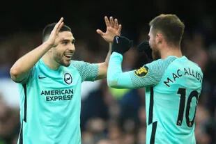  Maupay y Mac Allister celebrando el gol del Brighton frente al Everton en Goodison Park