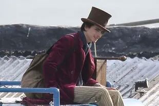 Timothee Chalamet filmando Wonka en Lyme Regis. 