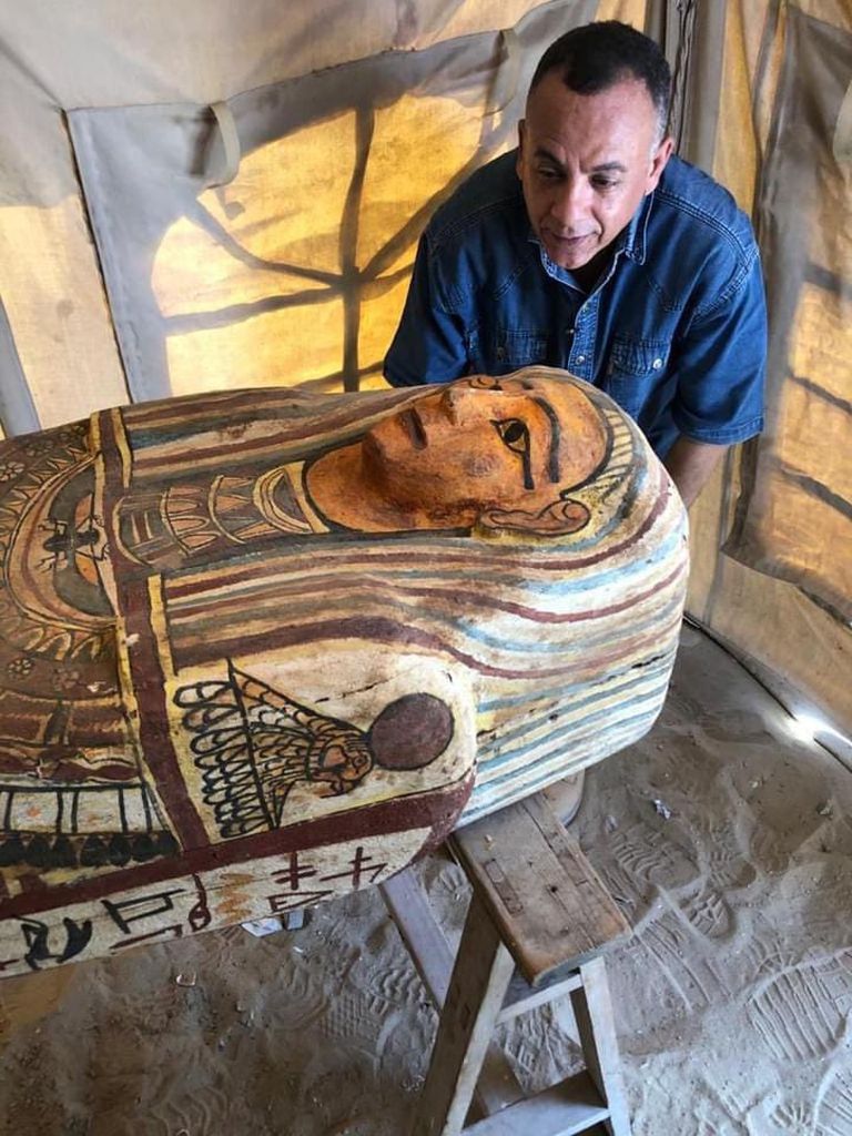 Descubren un antiguo cementerio egipcio con 20 momias y decenas de reliquias invaluables