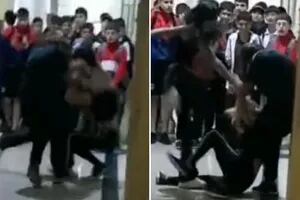 Indignación por la feroz golpiza que dos alumnas le dieron a otra en el pasillo de un colegio