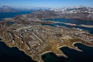 Nuuk, la capital de Groenlandia, necesita arena para sus propios planes de expansión.