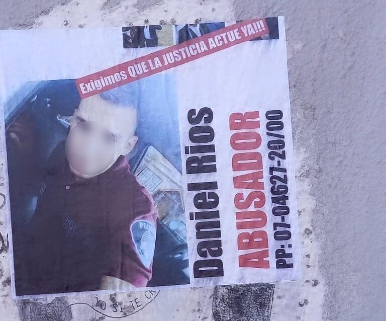 Panfletos que fueron exhibidos en Lomas de Zamora para pedir que actúe la Justicia