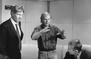 Petersen, junto a Harrison Ford y Tom Everett, en pleno rodaje de Avión presidencial 