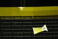 Drone polémico: qué decía la bandera que enojó a Pablo Pérez en el clásico