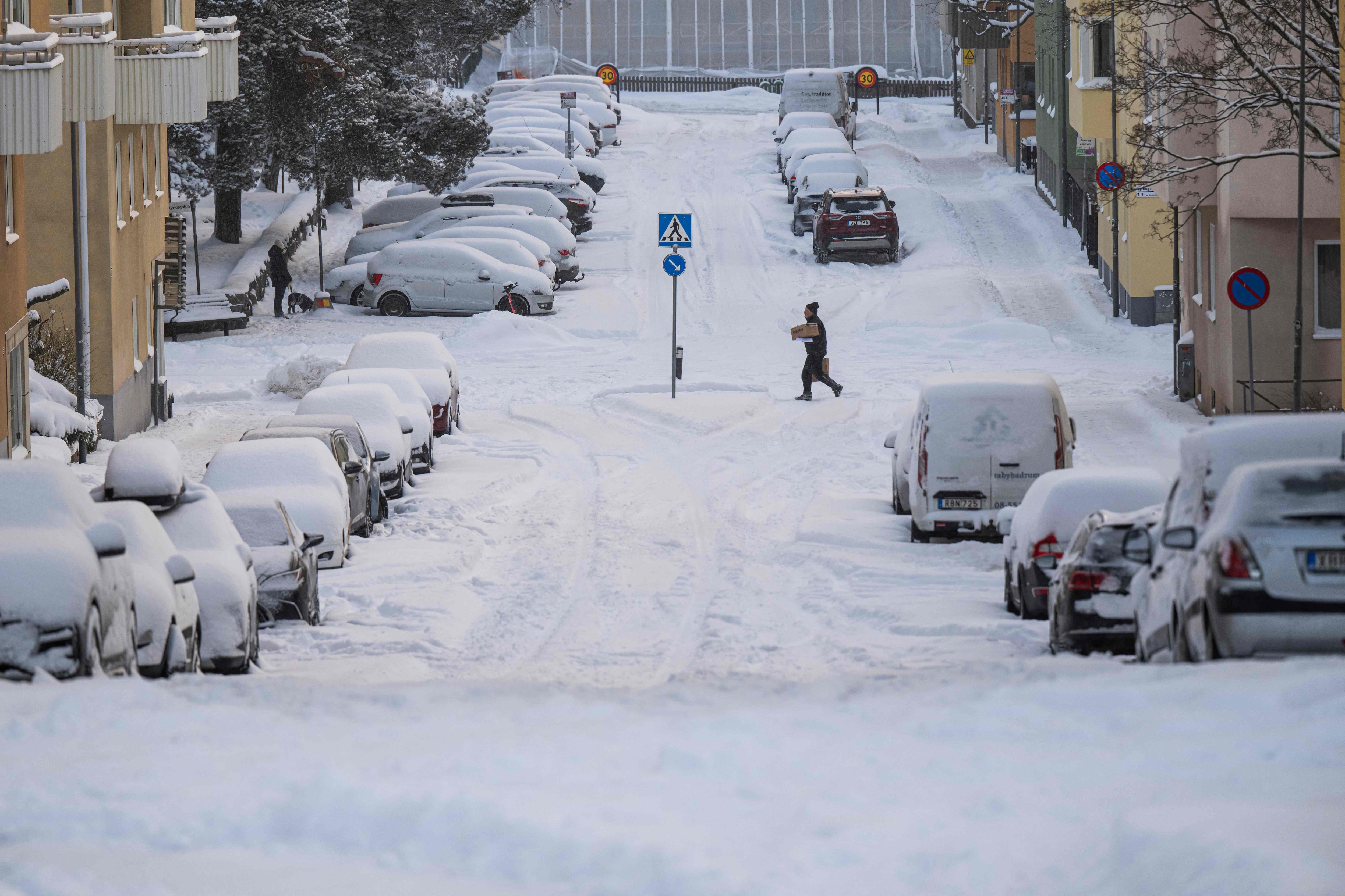 Frío extremo en Sundbyberg, cerca de Estocolmo. (Jonathan NACKSTRAND / AFP)