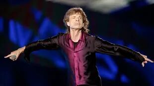 Un Mick Jagger encendido corrió y bailó sin parar durante los 19 temas que interpretó