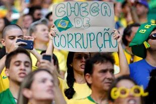 La protesta durante el partido de Brasil