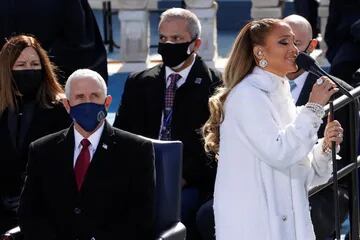 Jennifer Lopez actúa durante la toma de posesión de Joe Biden como el 46 ° presidente de los Estados Unidos en el frente occidental del Capitolio