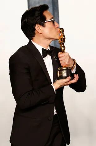 Ke Huy Quan, feliz y emocionado con su estatuilla de mejor actor de reparto