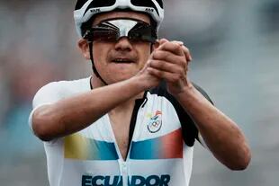 El ecuatoriano Richard Carapaz tras ganar la medalla de oro en la carrera de ruta de los Juegos Olímpicos de Tokio 2020