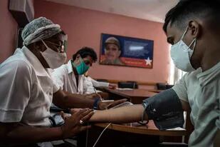 El primer ministro, Manuel Marrero, atribuyó a la campaña de vacunación que ha llegado al 80% de la población del país el haber despejado el camino para una incipiente recuperación el próximo año