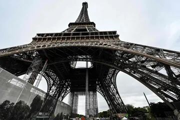 Se permitirá hasta 13.000 personas por día para llegar hasta la cima de la Torre Eiffel y disfrutar de las vistas de la capital francesa, en comparación con las 25.000 de la era anterior a Covid