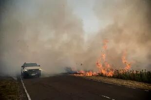 Incendios en campos, sobre ruta 5, cercanos a la ciudad de Corrientes.