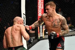 Poirier vapulea a McGregor en la UFC
