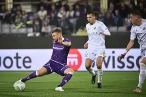 Enganche y definición y... por arriba del arquero: show de Lucas Beltrán en la goleada de Fiorentina