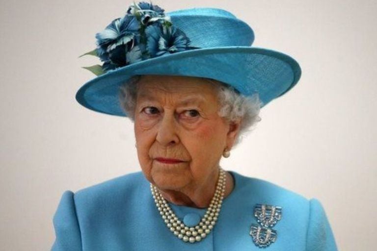 La reina Isabel II de Inglaterra continúa siendo la principal figura política de más de 50 países