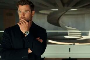 Hemsworth es lo mejor de una película que tiene al encierro, el castigo y la redención como ejes