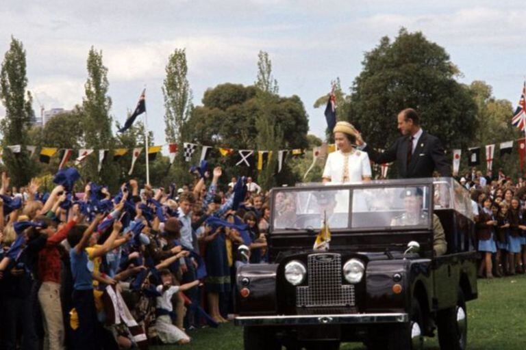 La reina ha sido la cabeza de la "Commonwealth" desde su coronación en 1953. Desde entonces viajó por muchos de los países como Australia, en 1977
