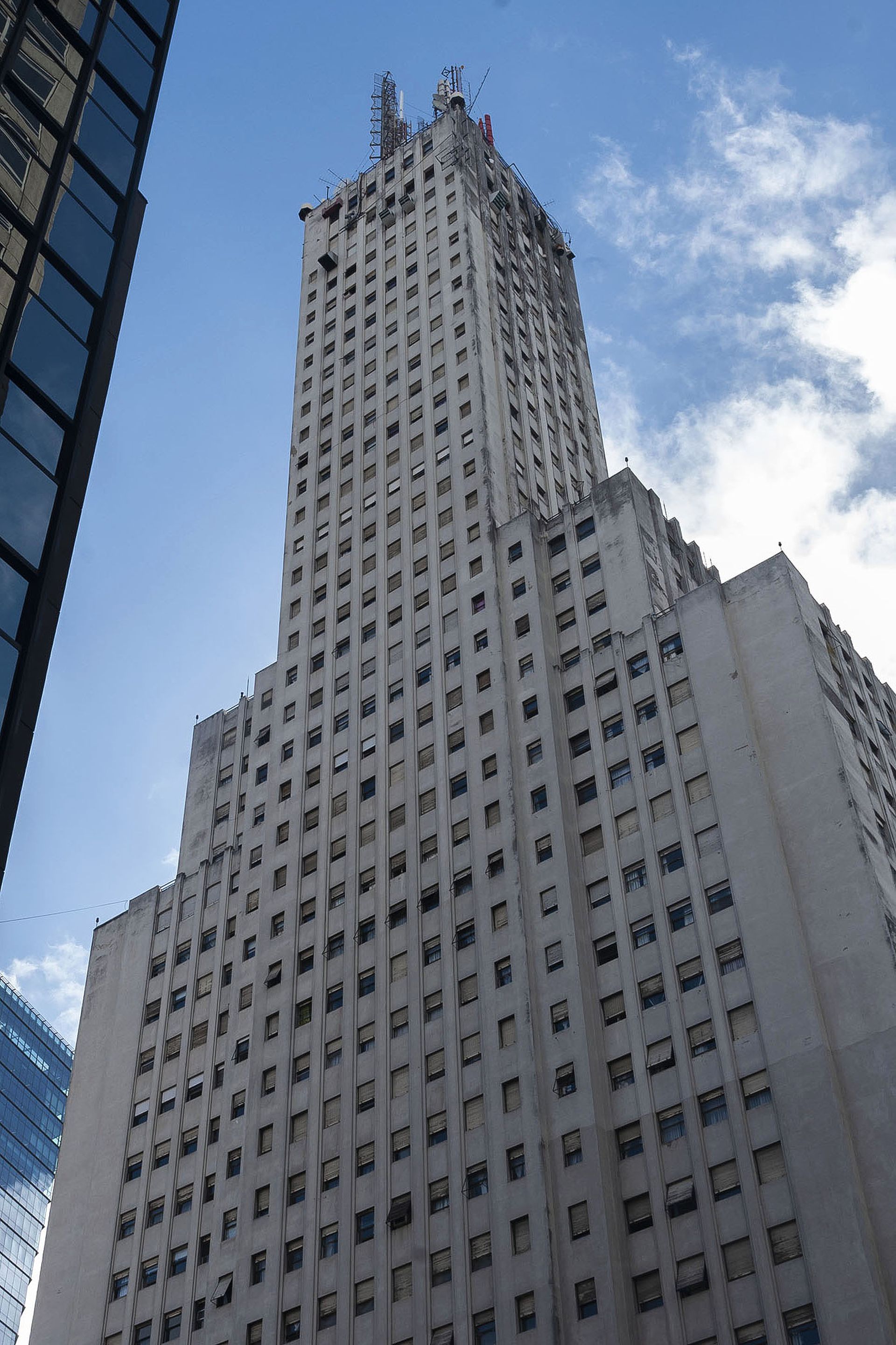 Los secretos del búnker de Perón, el refugio que se escondía debajo de una torre  céntrica - LA NACION