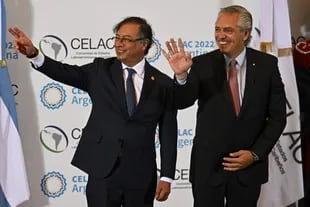 Fernández, en la apertura de la Cumbre de la Celac, junto al presidente colombiano, Gustavo Petro