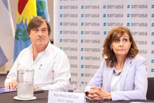El vicepresidente del Senasa, Rodolfo Acerbi, y la directora general de Laboratorio y Control Técnico, Ana Nicola