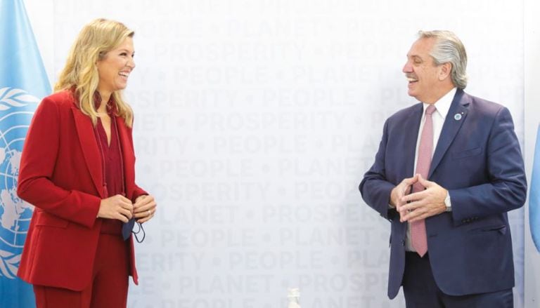 La reina Máxima de Holanda y el presidente Alberto Fernández este domingo en la cumbre del G-20 en Roma.