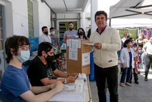 Fernando Espinoza, intendente de La Matanza, reapareció para votar tras las protestas por la inseguridad en su distrito