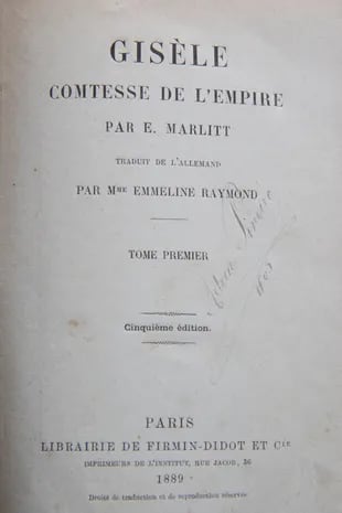 La firma de Rebeca Piñeiro en uno de sus libros en francés.