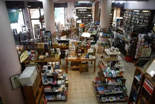La librería Ávila está en Alsina y Bolívar, en el barrio de Montserrat.