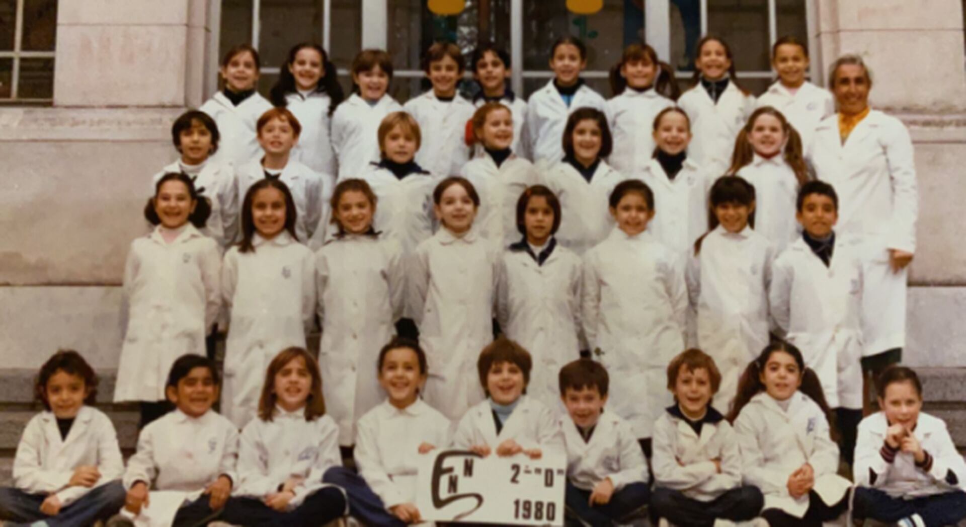 Tolosa Paz (en la primera fila, sentada, es la tercera de izquierda a derecha) hizo laprimaria en la Escuela Normal Superior N° 1 “Mary O. Graham” de la ciudad de La Plata