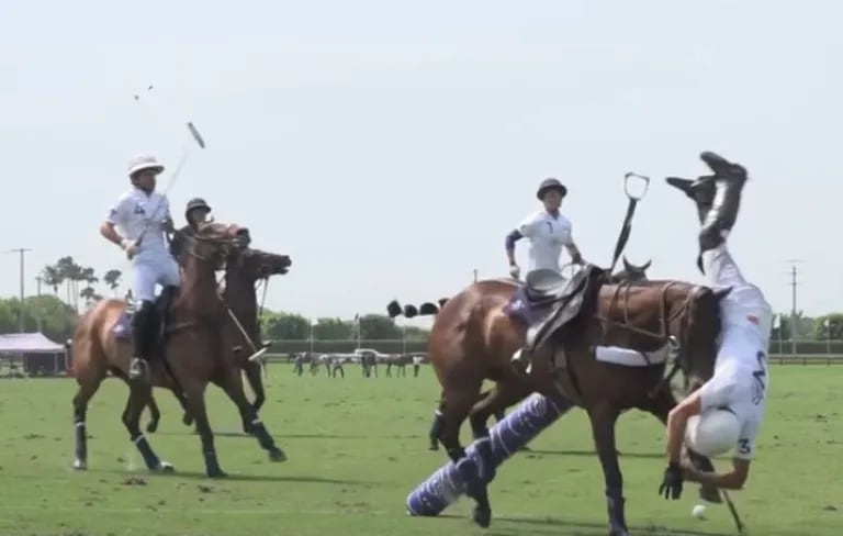 More falls in US polo: Bolito Perez has to undergo surgery and Christian Labrada (h.) flew amazingly off his horse