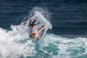 Surfistas de Brasil y Australia ganan clasificatorio olímpico en un caluroso y ventoso Puerto Rico