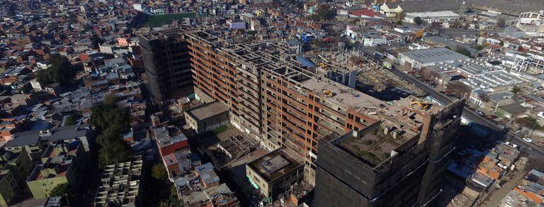 Elefante Blanco: demolieron cinco pisos de la mole abandonada de Ciudad Oculta