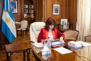 Cristina Fernández de Kirchner, en su oficina del Senado antes de iniciar su alegato de defensa en el juicio de Vialidad