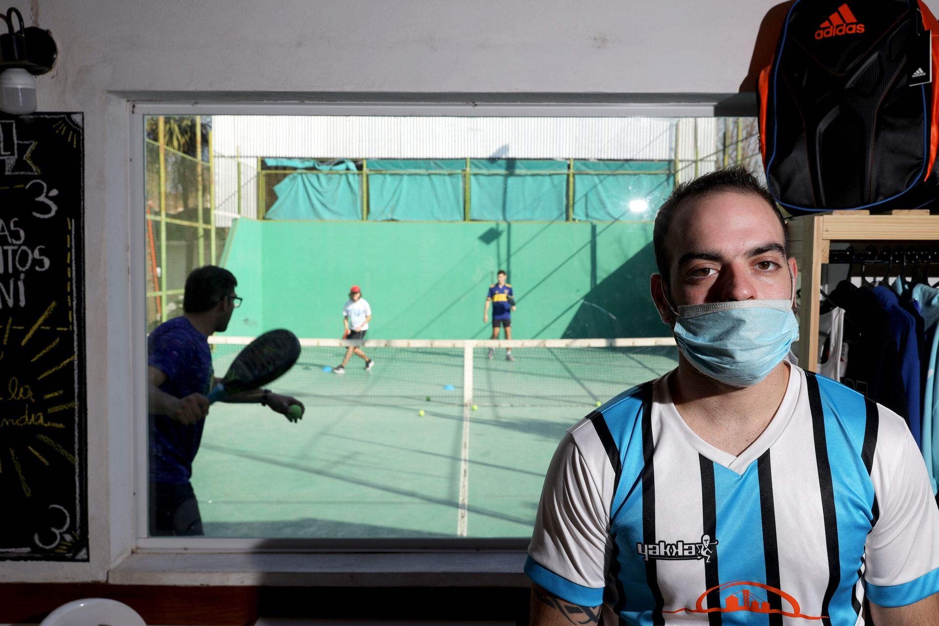 Franco Minervín abrió con su hermano una cancha de pádel