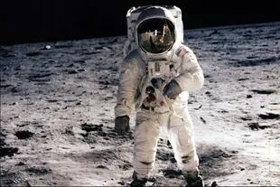 Armstrong fue el primer hombre en oler la Luna