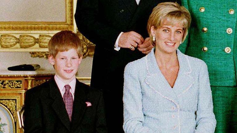 El príncipe Harry reveló cómo hizo para superar la muerte de su mamá, Lady Di