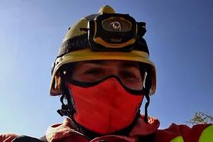 Córdoba: "Vamos hacia adelante", dicen las bomberas que combaten los incendios