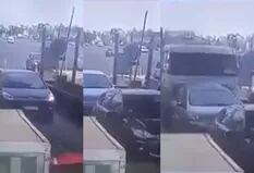 Impresionante choque en el peaje de Panamericana: un camión perdió el control y embistió a dos autos