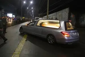 Tras la autopsia de Piñera, el féretro con sus restos llegó a Santiago para el funeral de Estado