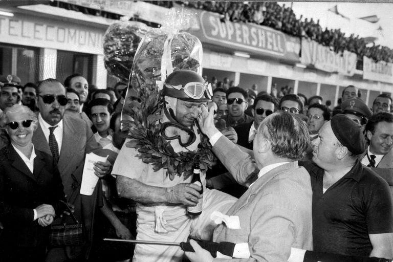 La valiosa réplica de Fangio que recibirá el ganador de la pole en el GP de México