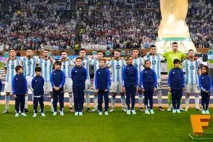 El equipo titular de la selección argentina en la final del Mundial Qatar 2022 ante Francia