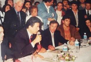 En 1998, luego de su paso por la Ucedé, Massa se convirtió en  asesor de Ramón "Palito" Ortega en la Secretaría de Desarrollo Social