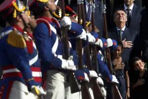 “Es complicado”: la relación de Bolsonaro con los militares de Brasil