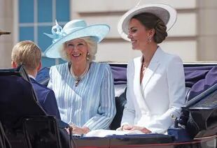 Camilla, duchessa di Cornovaglia e Kate, duchessa di Cambridge.