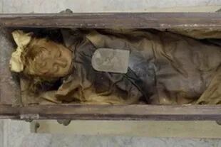 La niña, bautizada como la Bella Durmiente, se encuentra en las Catacumbas de los monjes Capuchinos, en la ciudad de Palermo