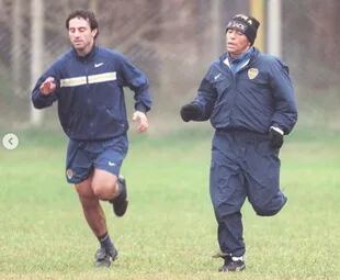 Latorre y Maradona, en un entrenamiento del Boca del Bambino Veira, en 1997; práctica xeneize en el predio del SEC, en Ezeiza