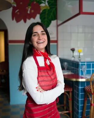María Florencia Claps, hija de Ernesto, trabaja con su marido y su padre en el restaurante Ceibo.