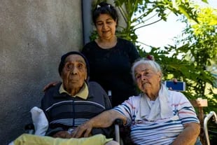 Irma López vive en Formosa capital y, después de un año, pudo cruzar a Puerto Eva Perón a asistir a sus padres; cuando regrese a la provincia vecina, será trasladada a un centro de aislamiento