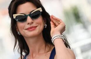 Anne Hathaway deslumbró en su paso por Cannes